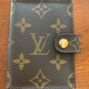 Louis Vuitton compact leather good wallet.